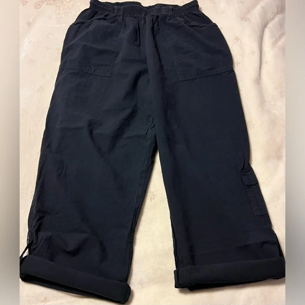 EUC White Stag Women's Black Relaxed Fit Cargo Pants/Capris size S/M